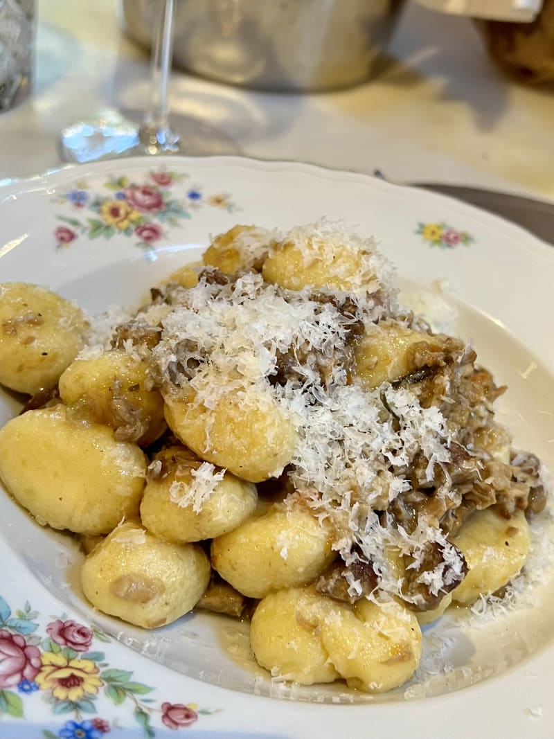 Gnocchi di patate, ragout di agnello e castelmagno - Anni e Bicchieri, Rome