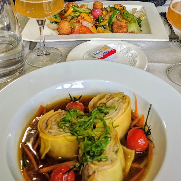 Belle présentation et très gouteux. La lasagne est un peu trop salée. - Restaurant Vatel - Martigny, Martigny