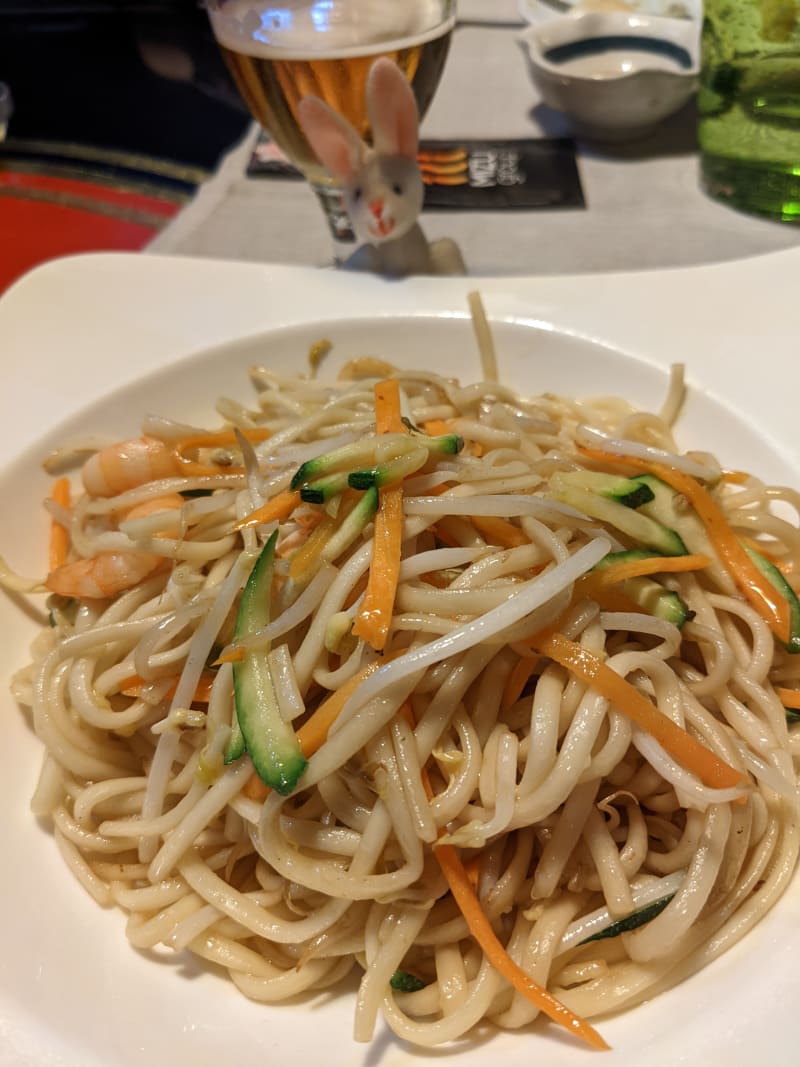 Ebi yaki soba (pasta di grano saraceno saltata con gamberi e verdure) - Mizu Restaurant e Lounge Bar