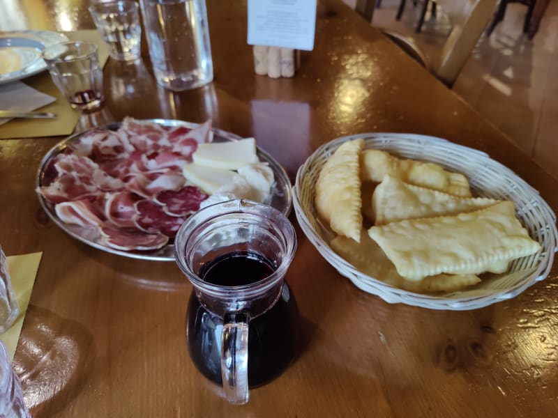 Tagliere Di Affettati Con Torta Fritta E Vino - Bosco Gerolo, Val Trebbia