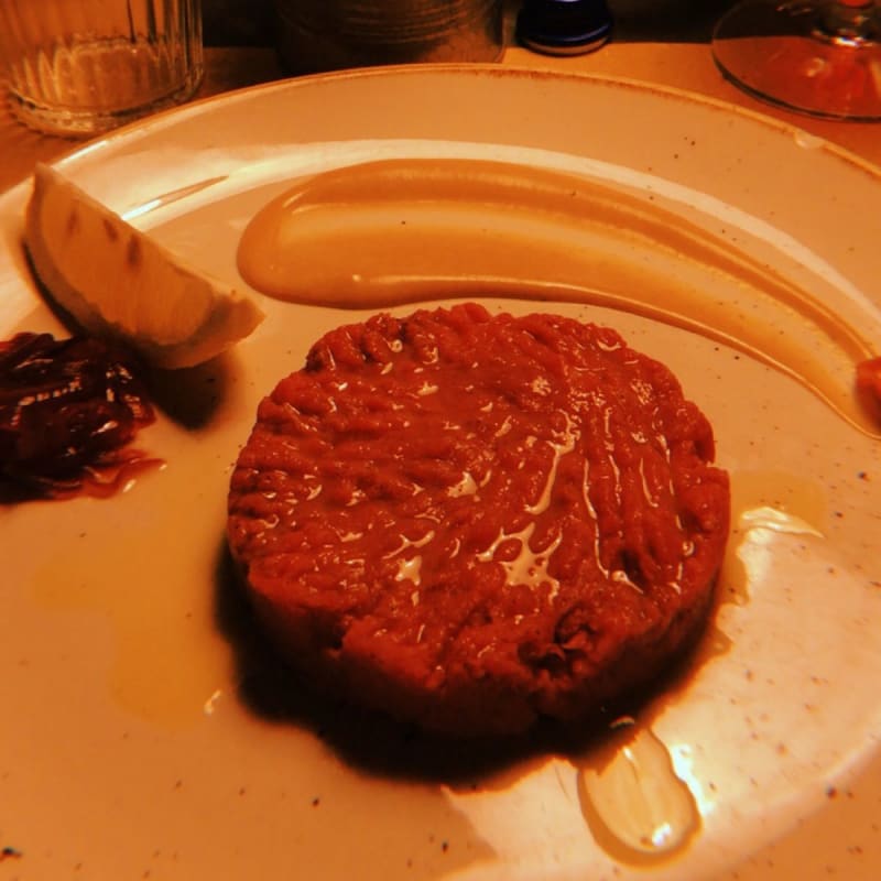 Non esattamente come dovrebbe presentarsi una tartare però buona - Da Brando, Rome