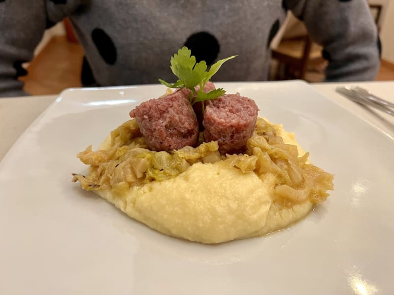 Filetto di orata allo zafferano su purea al basilico - Le Vecchie Credenze