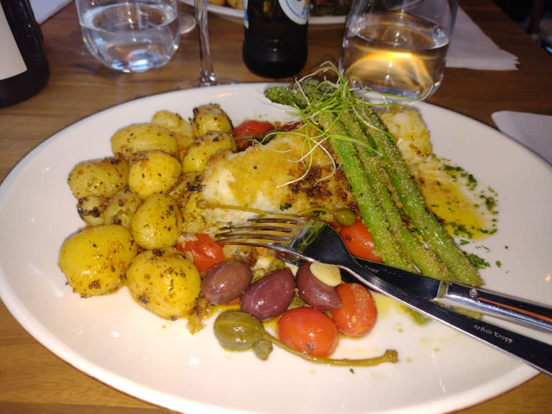 Torskrygg med cocktailtomater capris och små färskpotatisar.

       




   - Trattoria Corazza, Stockholm