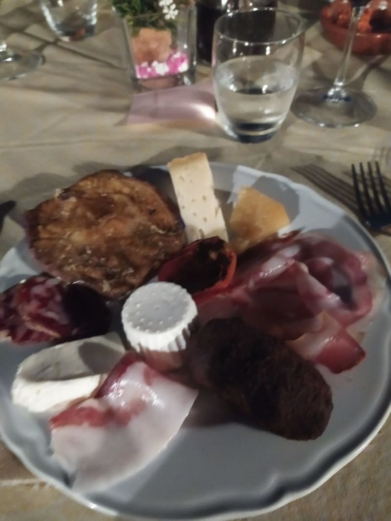 Prima Parte Dell Antipasto - Azienda Agrituristica Caridà