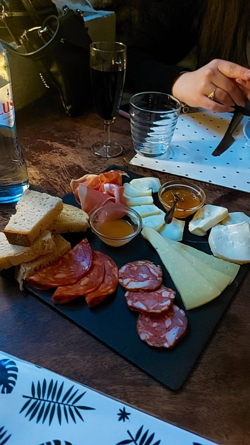 Wine Hunters Taberna, Lisbon