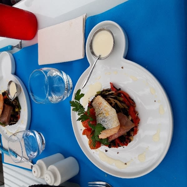 Thon et saumon snackés avec riz vénéré et wok de légumes - Black Angus, Blagnac