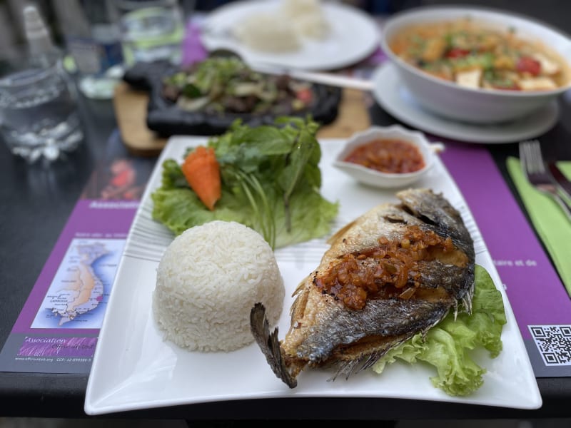 Fried whole fish - Chez Thoa