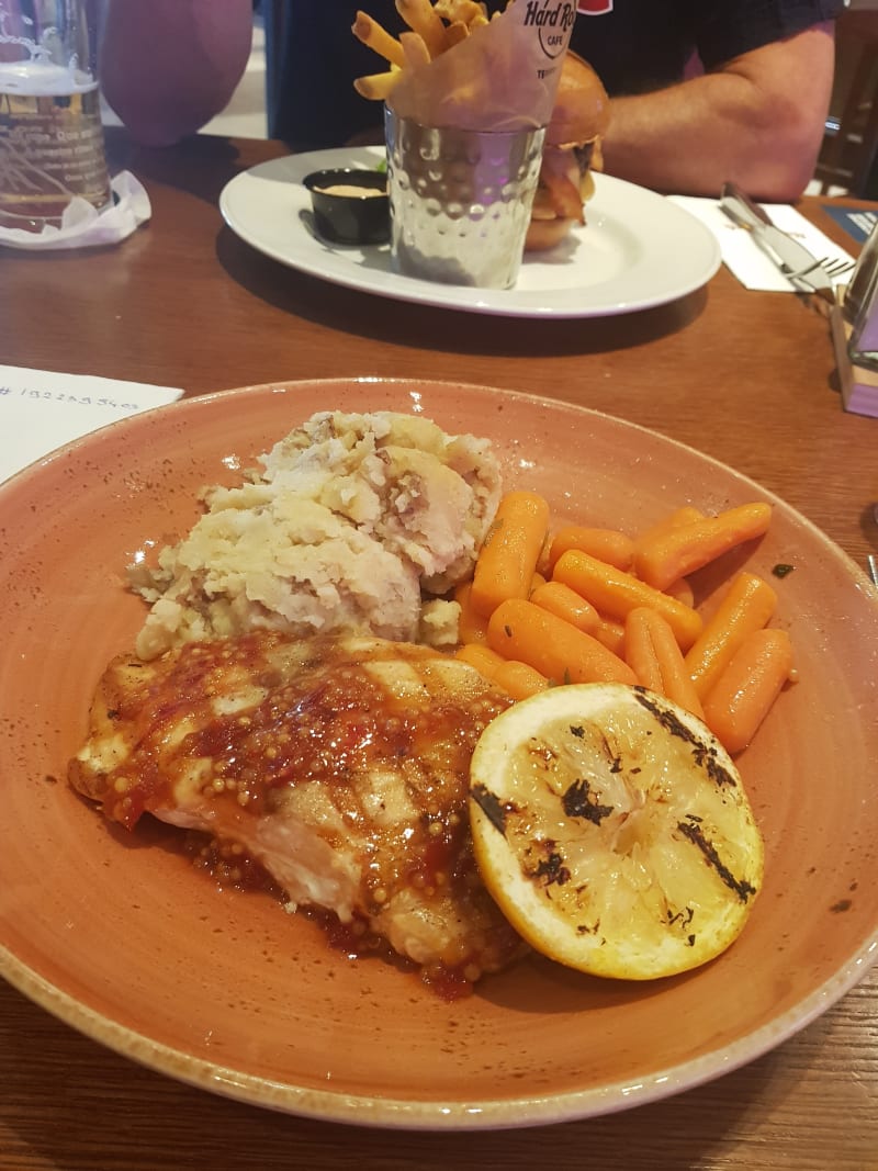 Hard Rock Cafe Tenerife in Playa de las Américas Restaurant Reviews