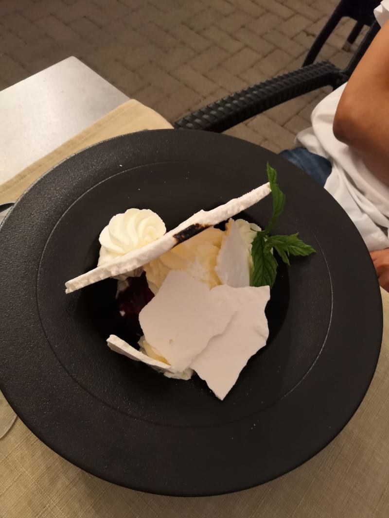 Vacherin cerise  - Le clos des sens