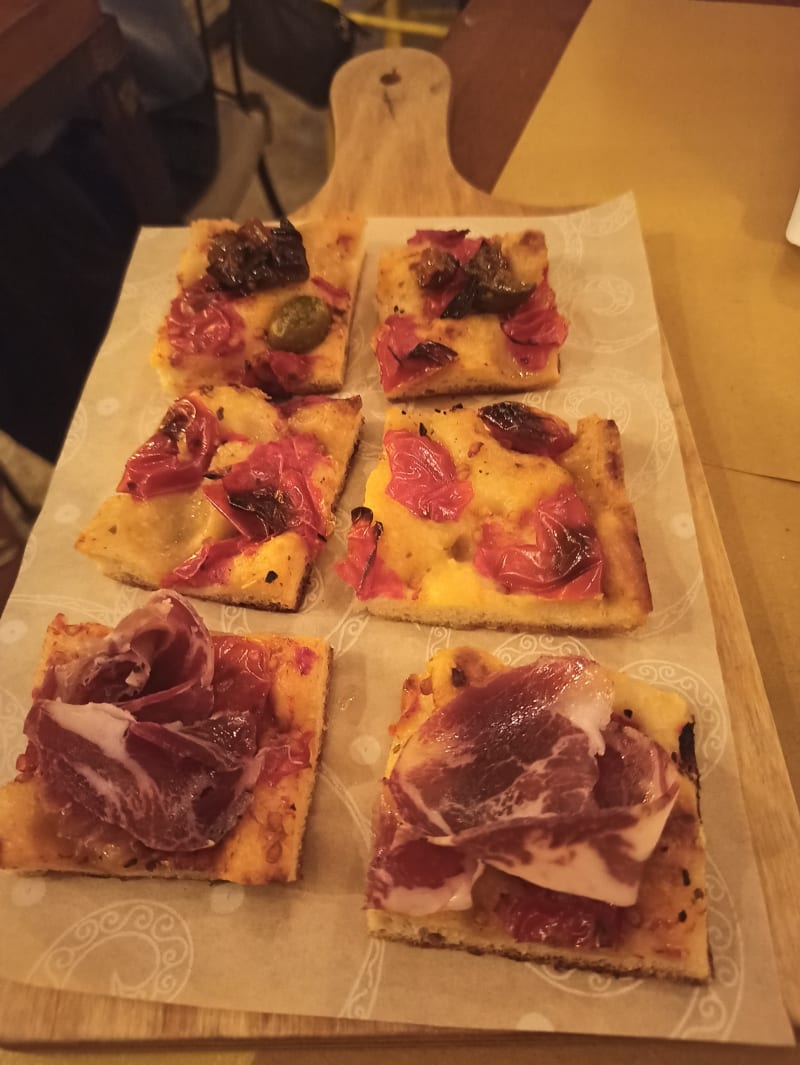 Focaccia barese - InAlto, Bari