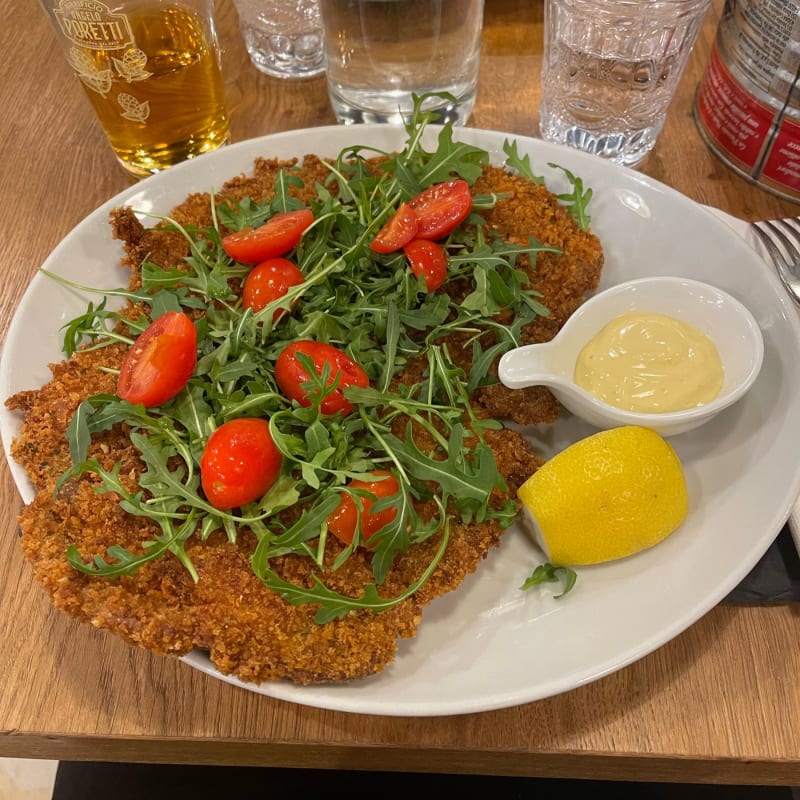 Gigantesca cotoletta alla milanese  - Osteria Papà Nicola, Milan