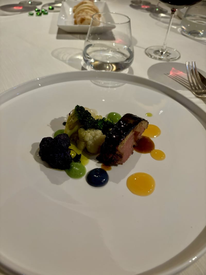 Petto d’anatra croccante nel suo fondo e arancia cavolfiore, broccoli e broccoletti viola (2023) - Tano passami l'olio, Milan