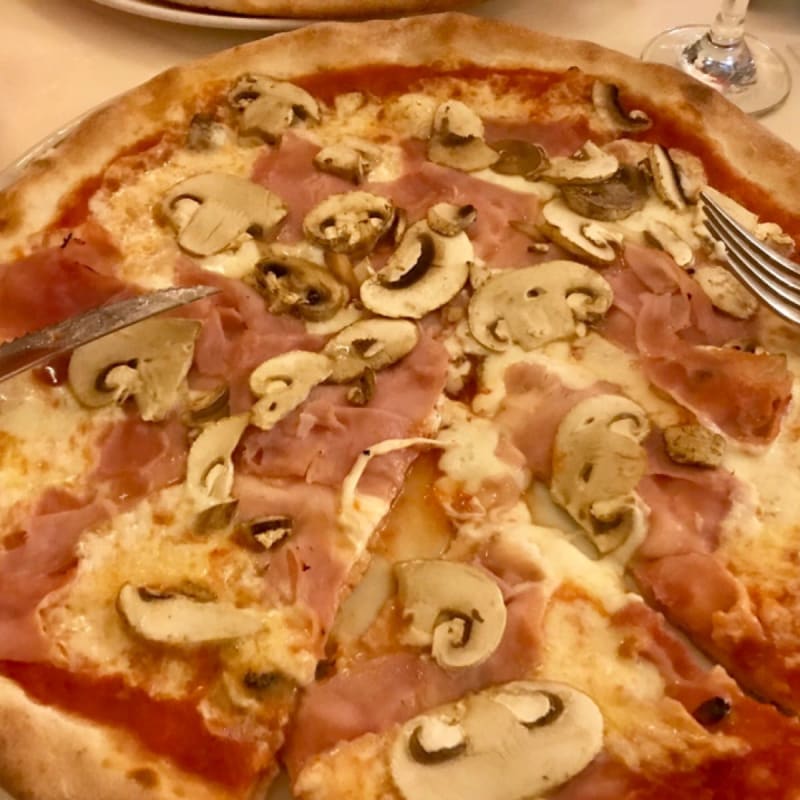 Pizza prosciutto e funghi - Pizzeria Dai Pugliesi, Melegnano