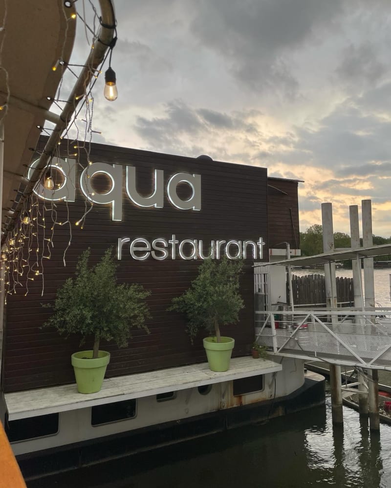 Aqua Restaurant, Suresnes