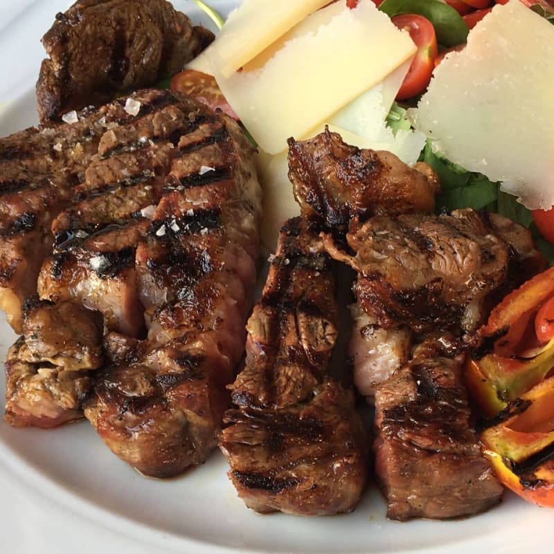 Tagliata di manzo con rucola,grana e pomodorini - Osteria Battipalla, Florence