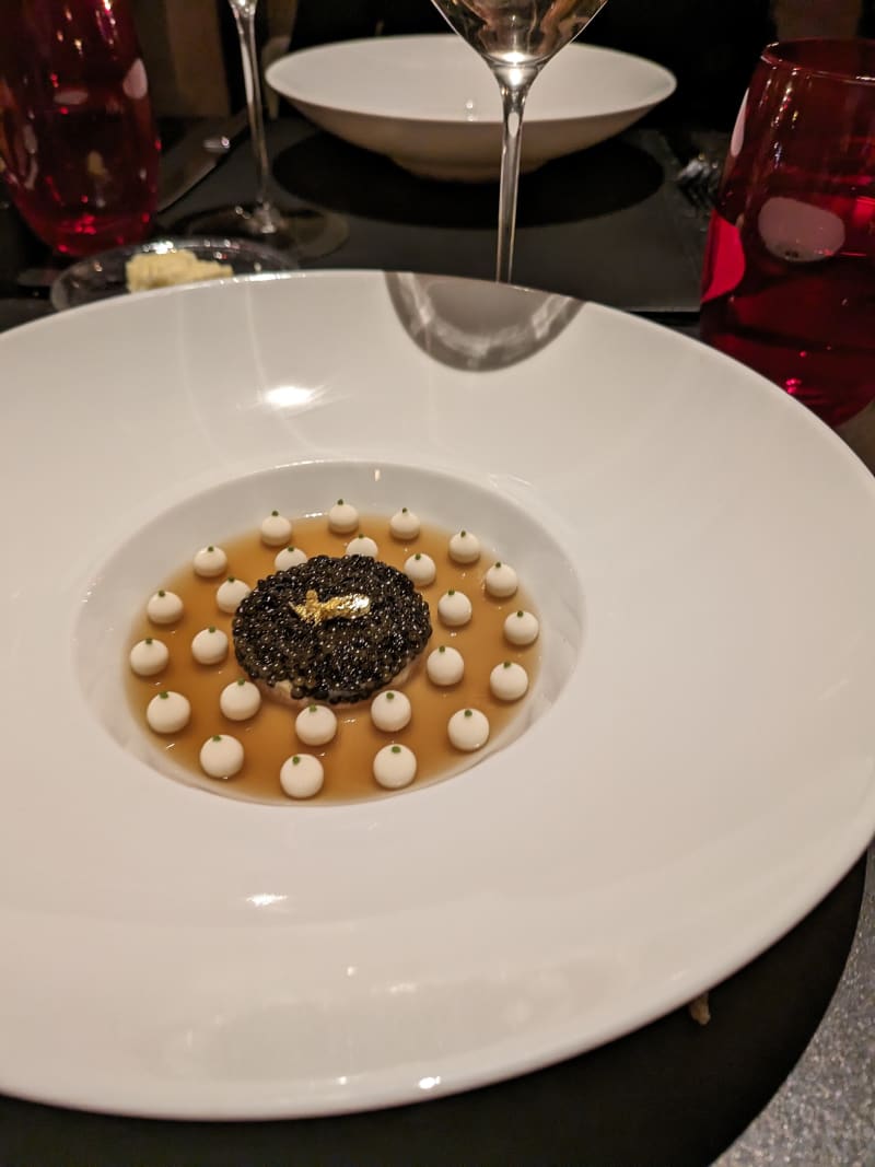 LE CAVIAR IMPÉRIAL sur une gelée de homard cardinalisée et symphonie de chou-fleur - L´Atelier Robuchon Madrid, Madrid