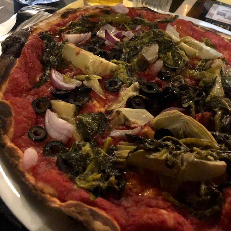 Base pomodoro con friarielli, carciofi, olive e cipolle - Grazie a Dio è Venerdì, Rome