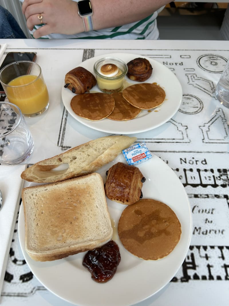 Monument Café, Versailles