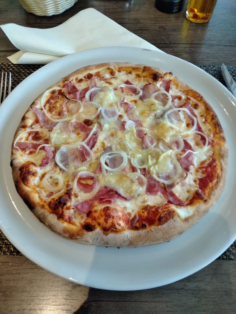 Pizza Gruyèrienne - L'Edel Lounge