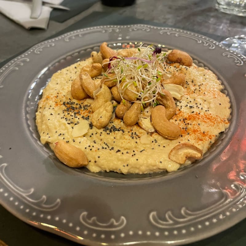 Hummus di ceci con anacardi tostati - Tutto Bene, Grazie - Bistrò Milano, Milan