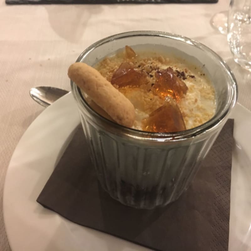 Tiramisù con ganache di cioccolato, taralli dolci sbriciolati, mascarpone e gelatina di Marsala. - Osteria Via Mantova, Rome