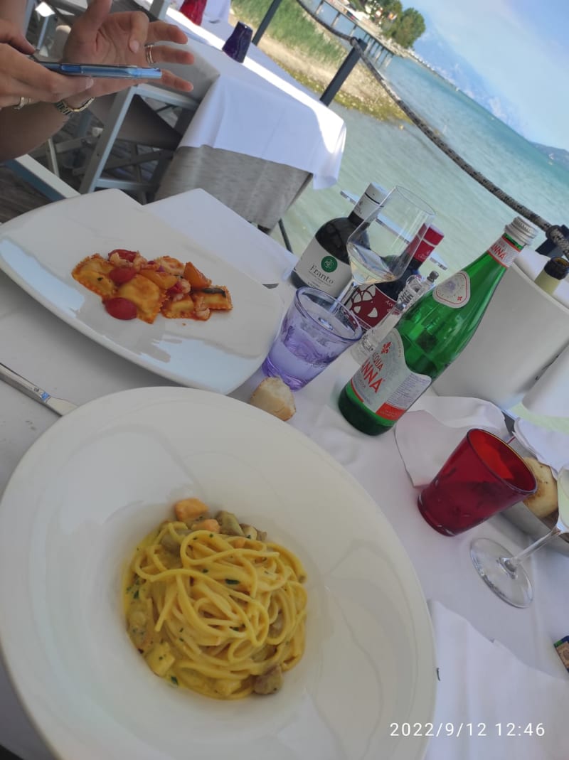 Spaghetti alla carbonara di pesce , quadretti con gamberi pomodori e ripieno di pesce - Ristorante Aurora, Sirmione