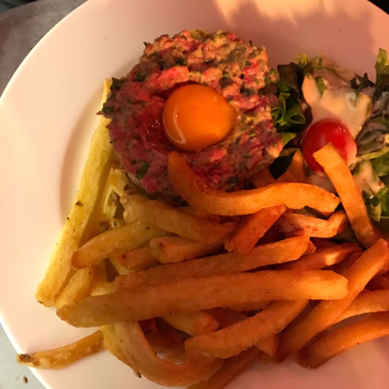 Viande fraîche, assaisonné comme il faut... petit bémol frites un peu sèches !!!! Sinon ô top !!!!! - Chez Lulu, Rueil-Malmaison