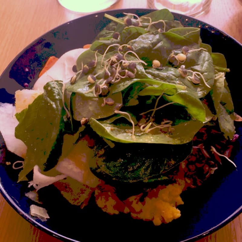 Une farandole de légumes cru et cuit sublimé d'un œuf poché - Judy, Cantine Qualitarienne - Fleurus, Paris