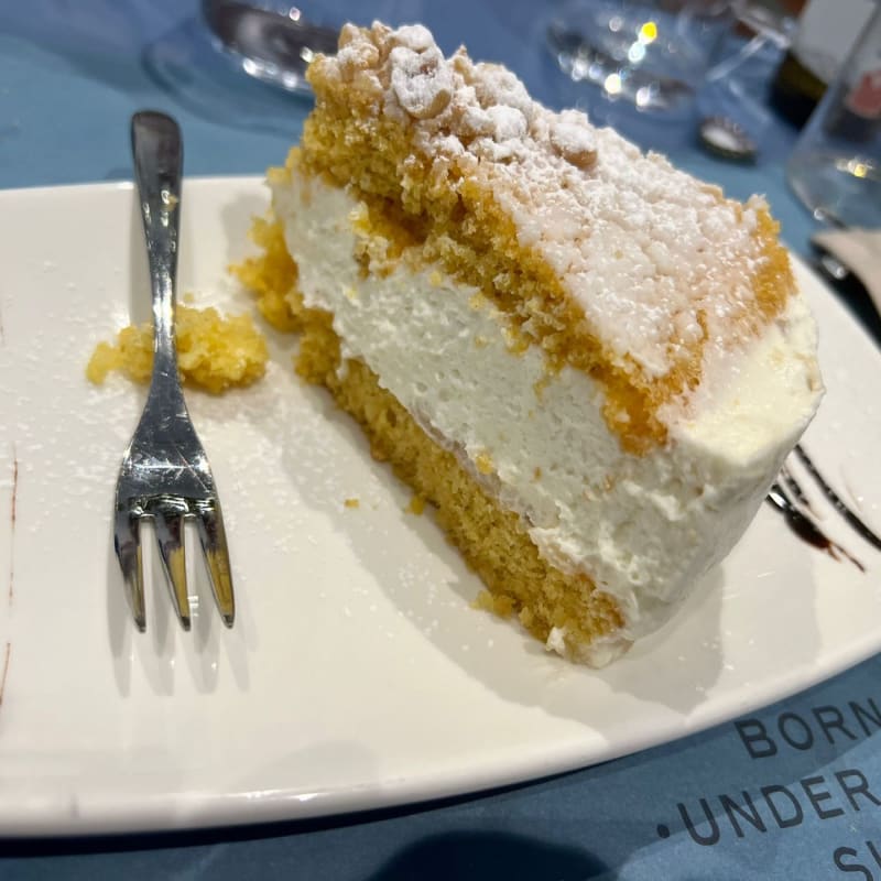 Dal gusto delicato, davvero scioglievole, uno dei dolci più buoni mai mangiati in vita mia! - Meridiò Bistrot, Naples