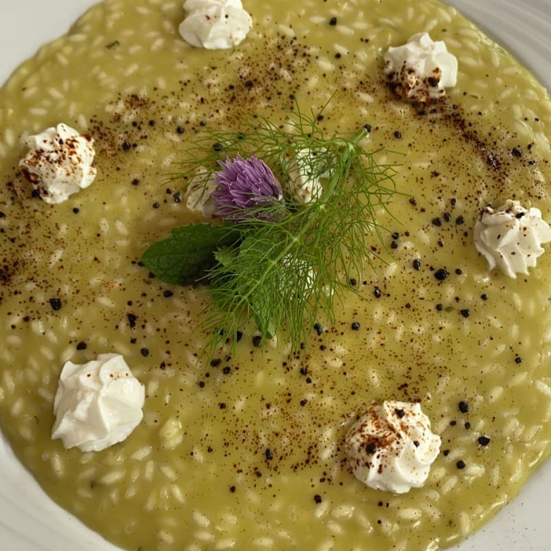 Risotto asparagi caprino e liquirizia  - Ristorante Smeraldo