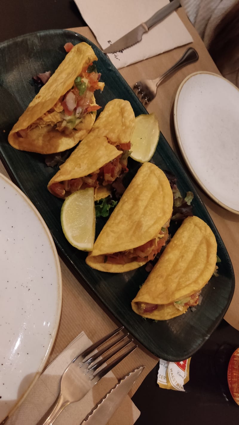 Tacos de pollo de entrante - Queen Las Tablas, Madrid