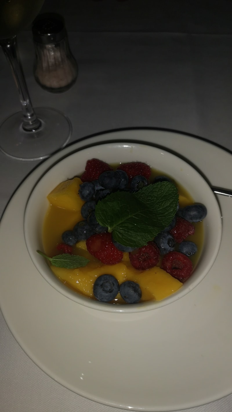 Dessert: Mango e frutti di bosco - Da Gaspare, Milan