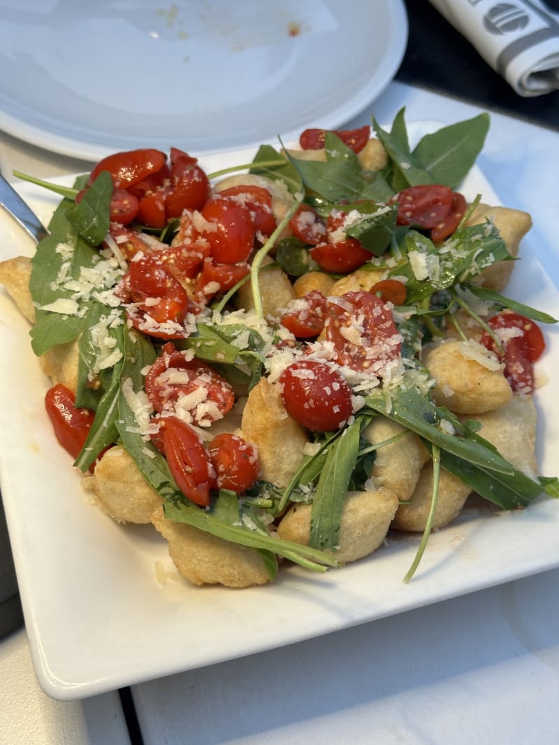 Palazzo Petrucci Pizzeria, Naples