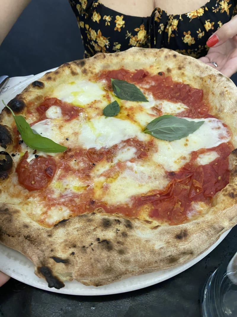 Palazzo Petrucci Pizzeria, Naples