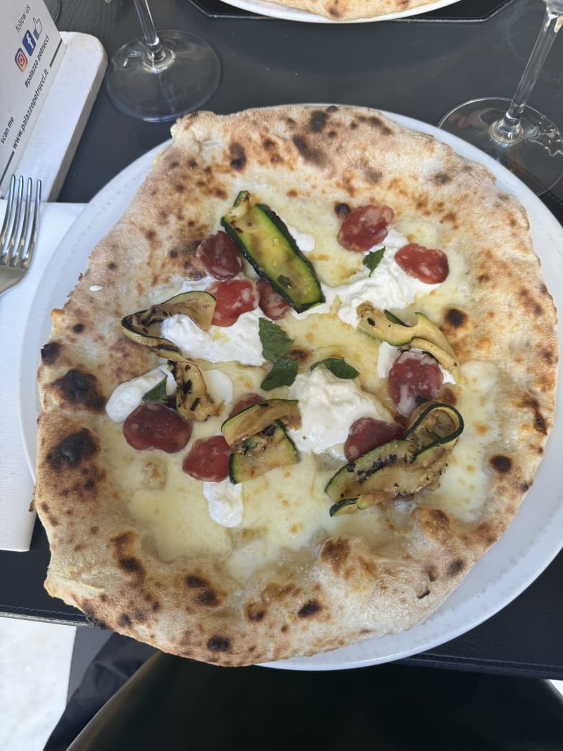 Palazzo Petrucci Pizzeria, Naples