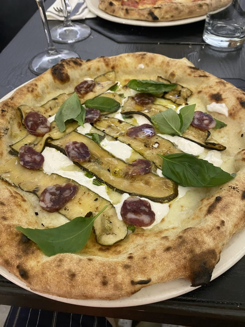 Palazzo Petrucci Pizzeria, Naples