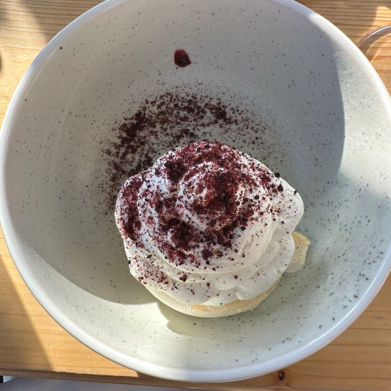 Meringue aux framboises - Les Cabines à Fondue - Le Mirador Hôtel, Chardonne