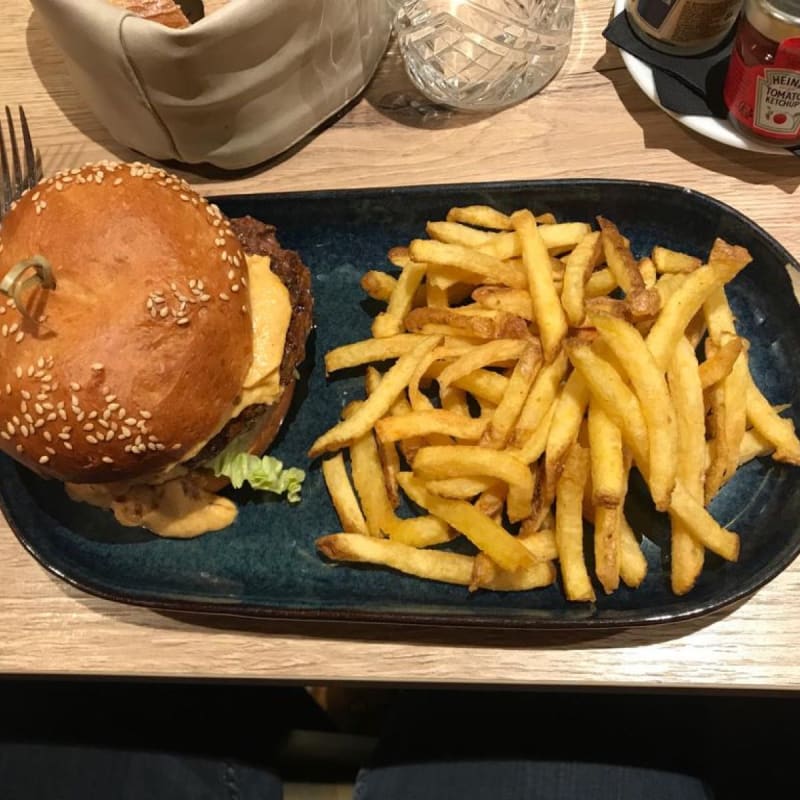 Hamburger au bœuf  - Le Petit Olympia, Paris