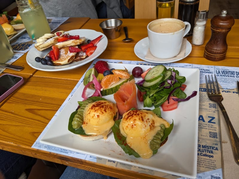 Huevos benedict c/salmón - Nolita, Barcelona