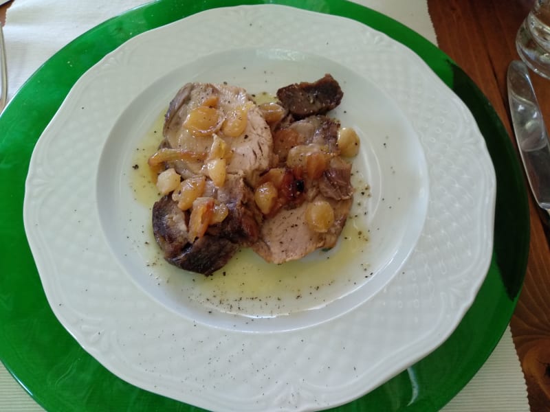 Filetto  di  maiale con cipolle  in agrodolce - Osteria di vitalonga