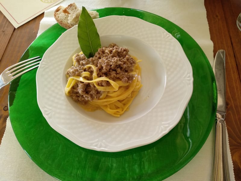 Tagliatelle al ragù bianco con crema di Parmigiano Reggiano - Osteria di vitalonga