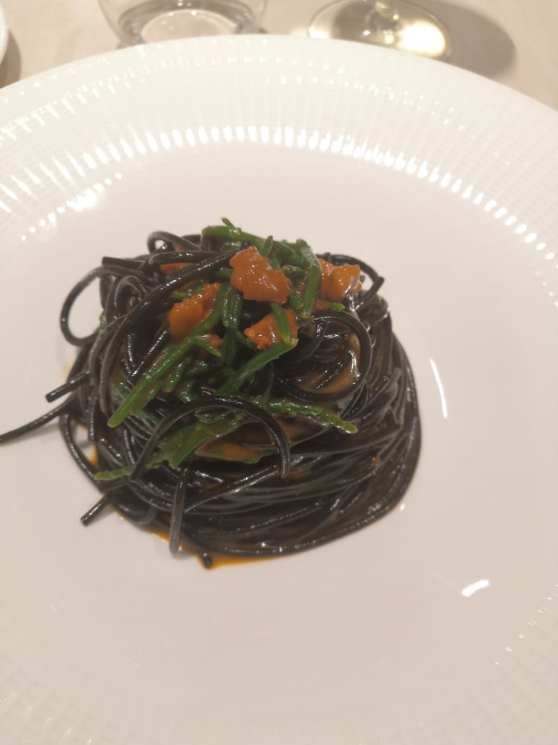 Spaghetti Di Nero Di Seppia, Con Ricci E Asparagi Di Mare - Osteria di vitalonga