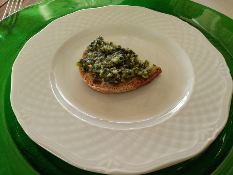 Bruschetta al pesto di basilico - Osteria di vitalonga