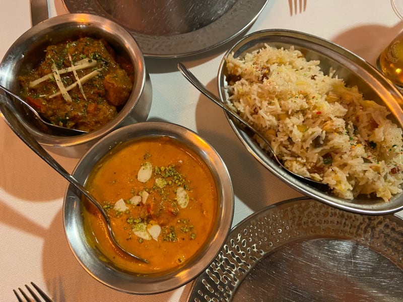 Pollo Tikka, Cordero Bhuna Gosht y Arroz aromático con Frutos Secos - Arpit Indian Restaurant, Madrid