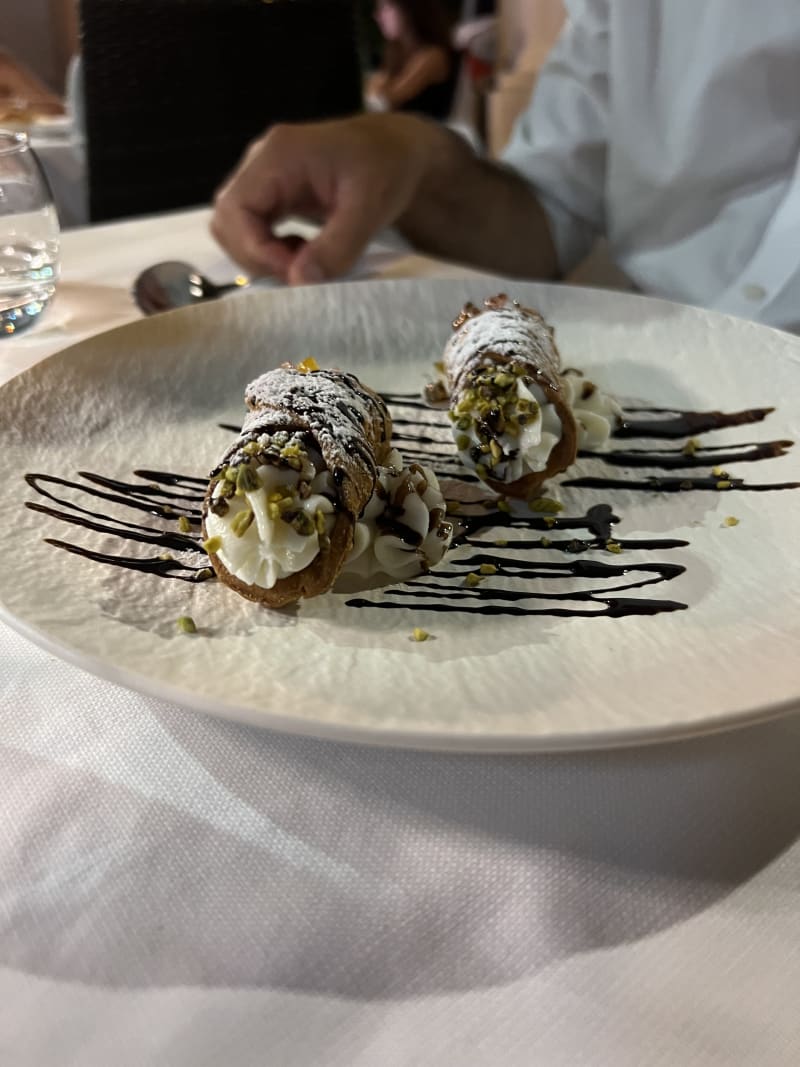 Cannolo di ricotta  - L'Arco dei Cappuccini, Taormina