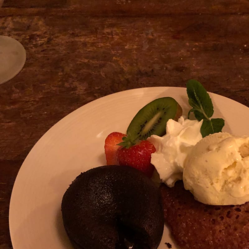 Chocoladetaartje met vanilleijs - Het Ei van Columbus, Beekbergen