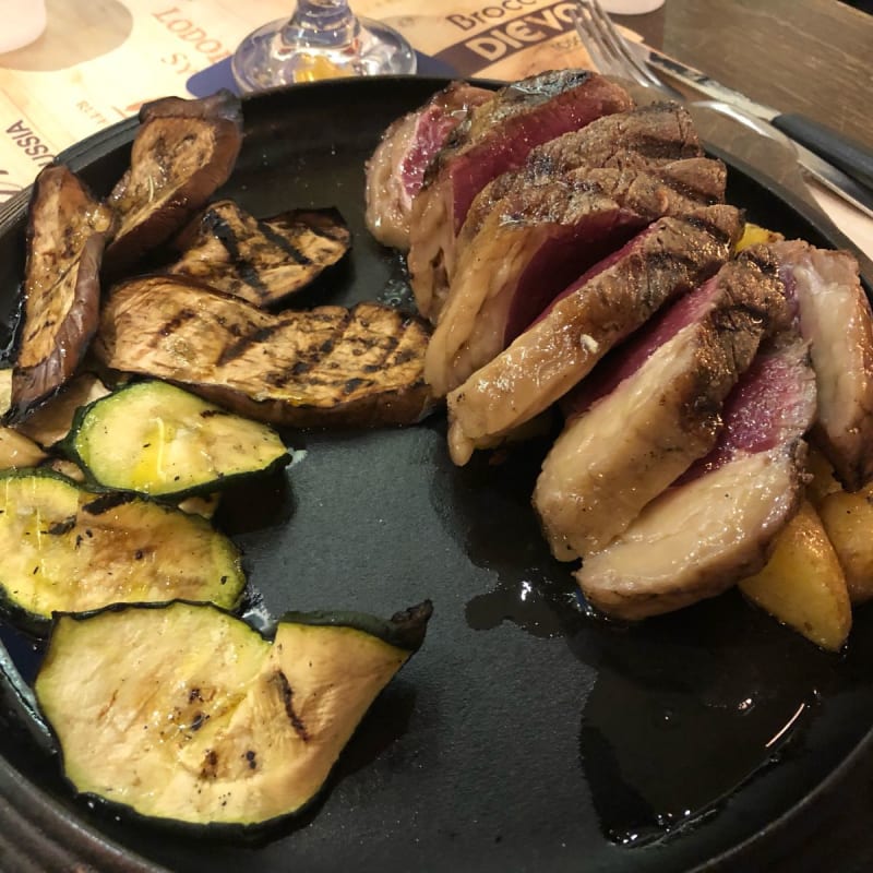 Perfetto taglio di carne, morbido e succoso come deve essere. Cotto alla perfezione secondo i nostri gusti - Lord Tonino, Naples