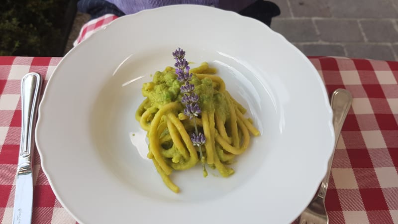 Bigoli con crema di piselli e lime - Agriosteria Ai Brillanti, Venice