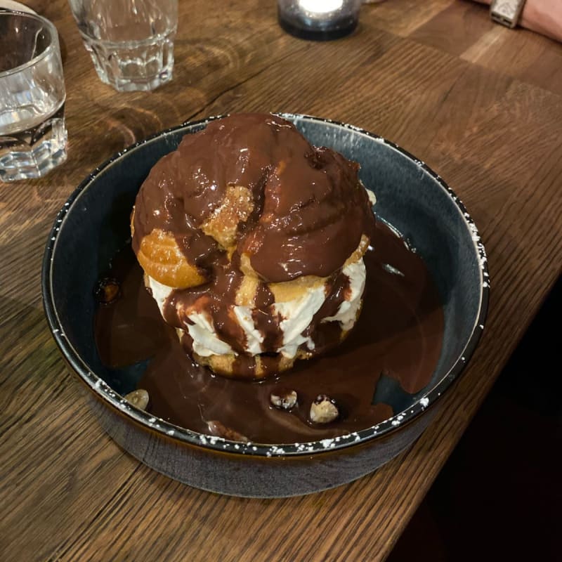 Mega profiteroles - Bastardo Tonneliers, Strasbourg