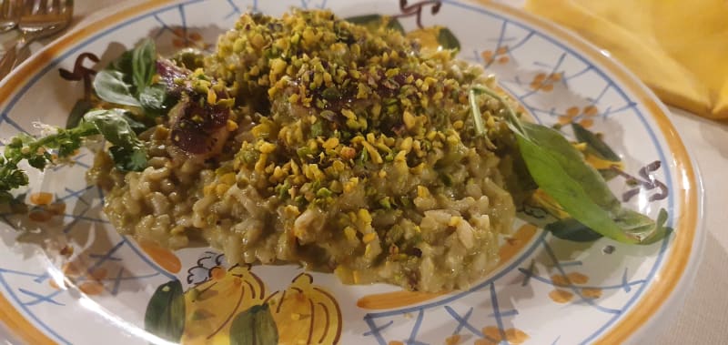 Risotto fiori di zucca guanciale croccante e pistacchio di Bronte - Trattoria Da Luciana